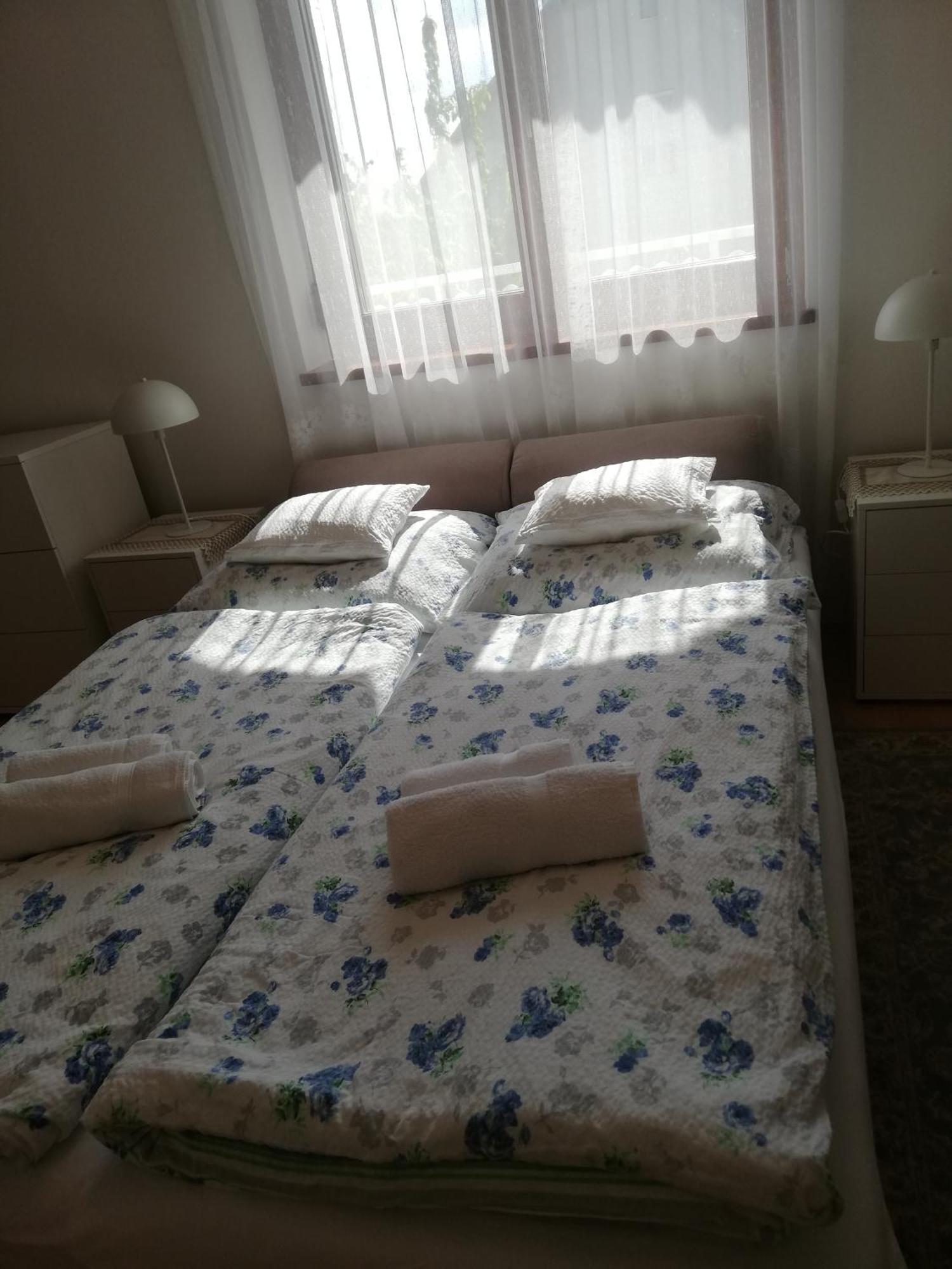 Viragos Vendeghaz Balatonfuered Apartment Екстериор снимка